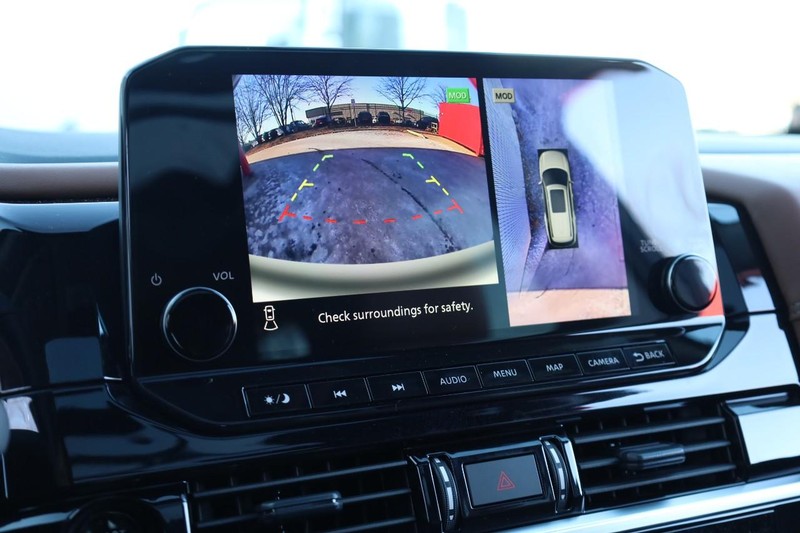 Nissan Pathfinder Vehicle Image 17