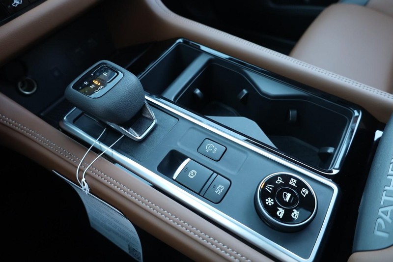 Nissan Pathfinder Vehicle Image 20