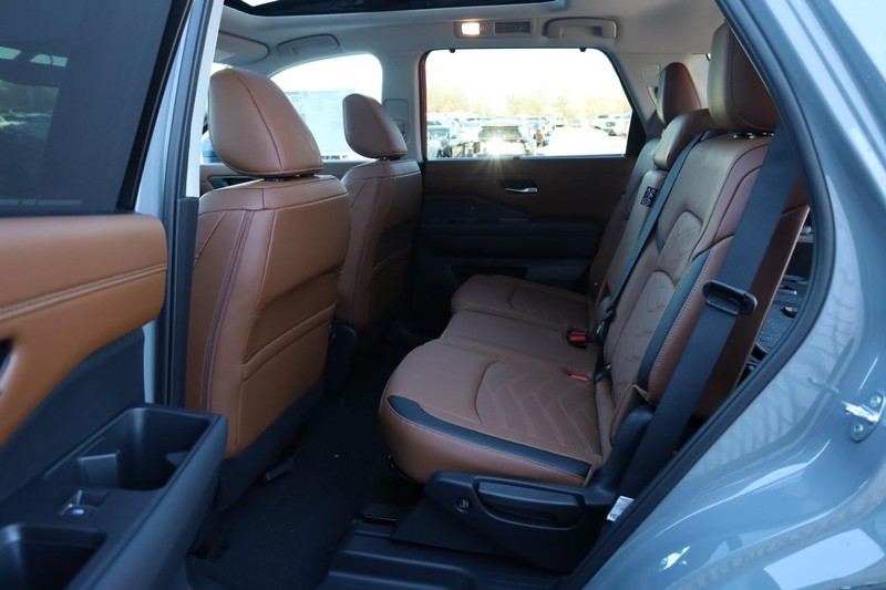 Nissan Pathfinder Vehicle Image 26