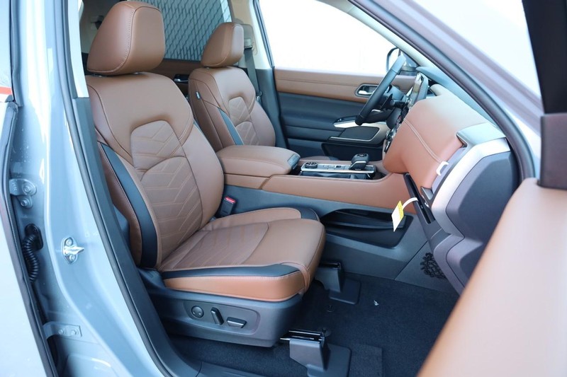 Nissan Pathfinder Vehicle Image 32