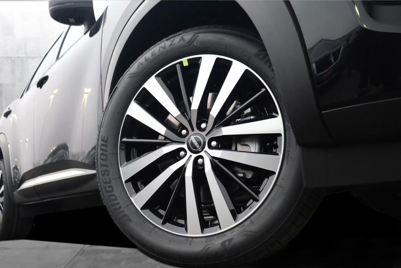 Nissan Pathfinder Vehicle Image 03