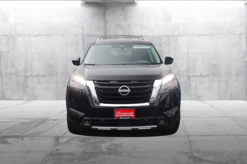 Nissan Pathfinder Vehicle Image 04