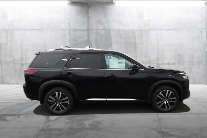 Nissan Pathfinder Vehicle Image 05