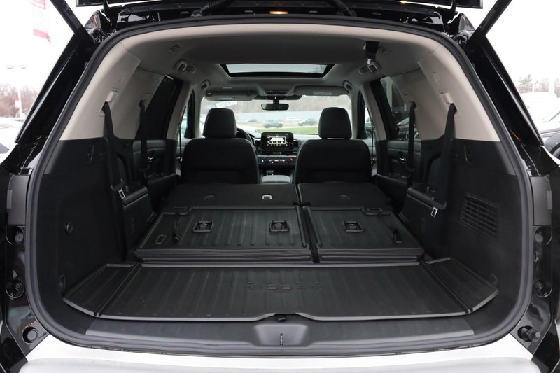 Nissan Pathfinder Vehicle Image 09