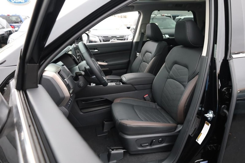 Nissan Pathfinder Vehicle Image 12