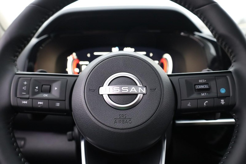 Nissan Pathfinder Vehicle Image 13