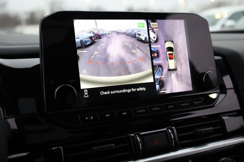 Nissan Pathfinder Vehicle Image 17