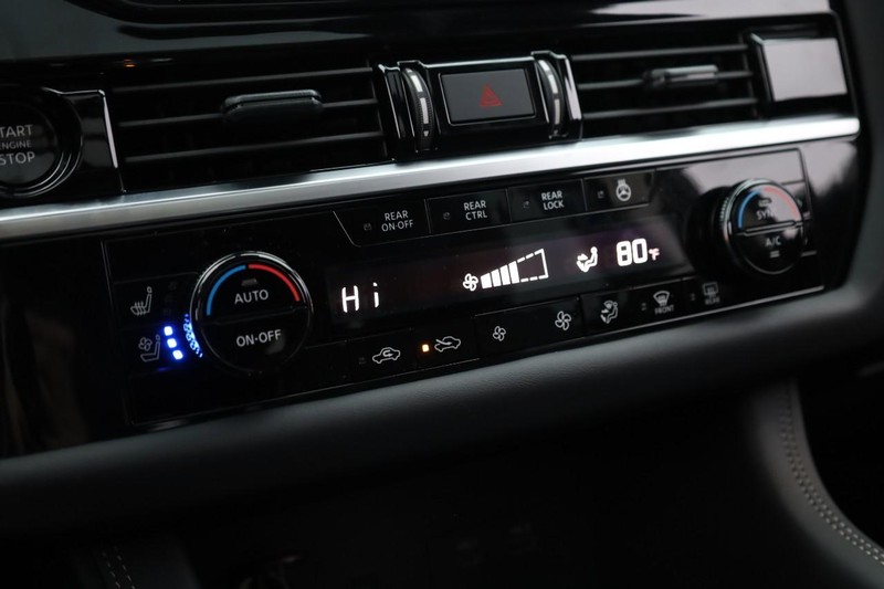 Nissan Pathfinder Vehicle Image 18