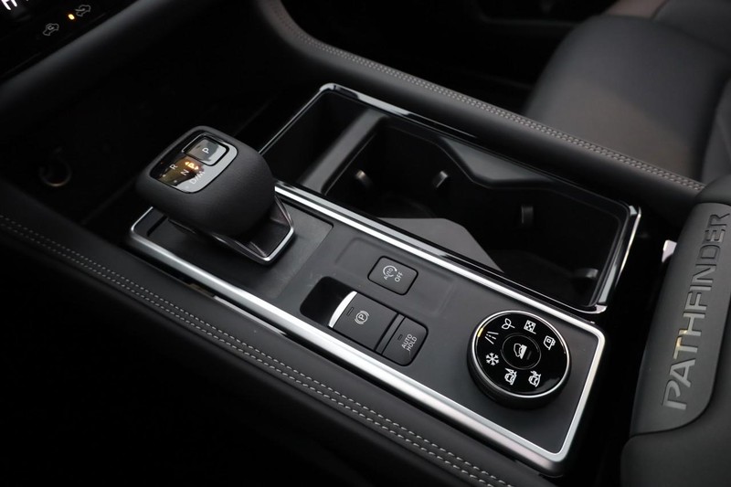 Nissan Pathfinder Vehicle Image 19