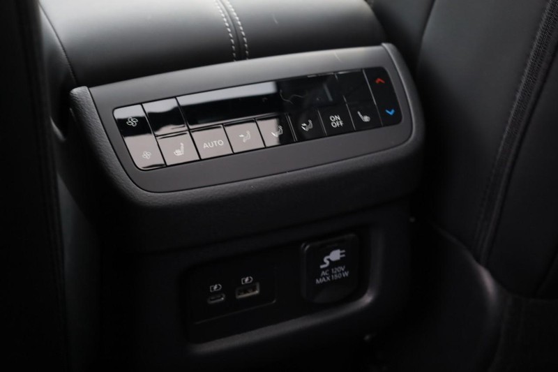 Nissan Pathfinder Vehicle Image 26