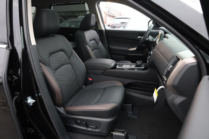 Nissan Pathfinder Vehicle Image 30