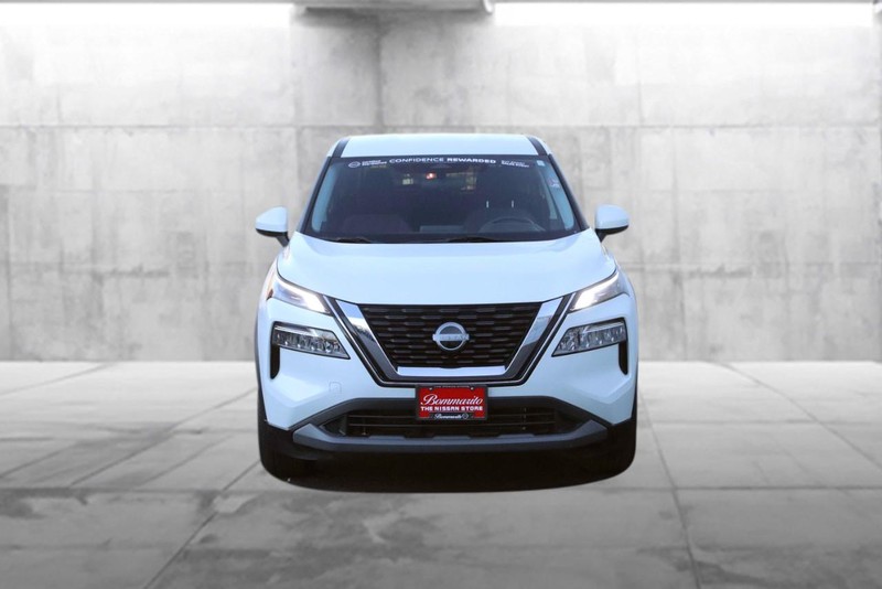 Nissan Rogue Vehicle Full-screen Gallery Image 4