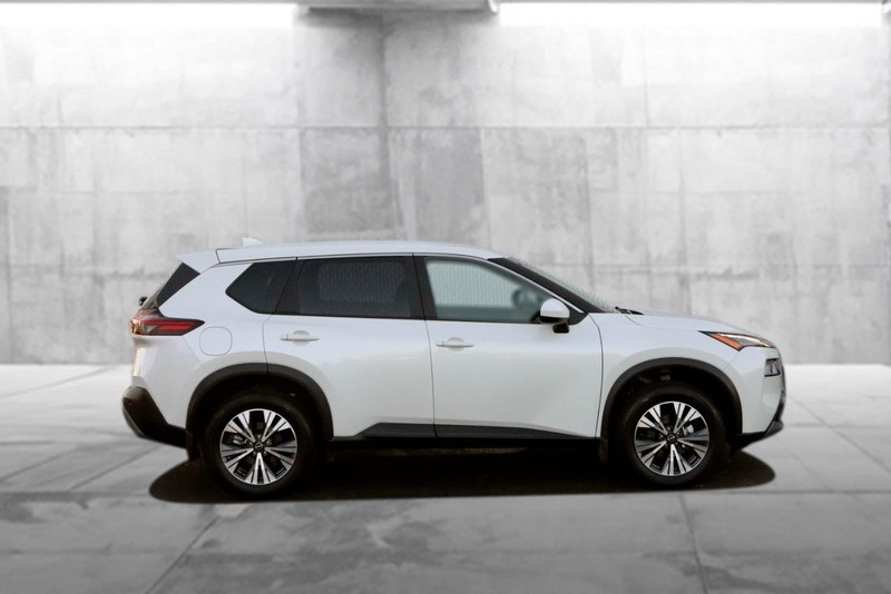 Nissan Rogue Vehicle Full-screen Gallery Image 5