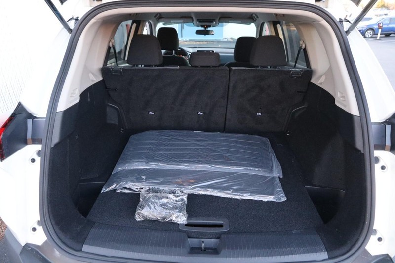 Nissan Rogue Vehicle Full-screen Gallery Image 7