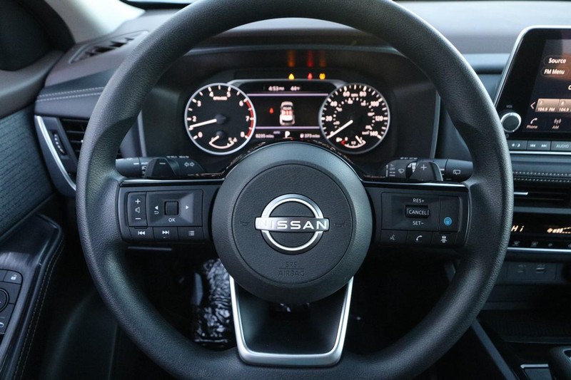 Nissan Rogue Vehicle Full-screen Gallery Image 10