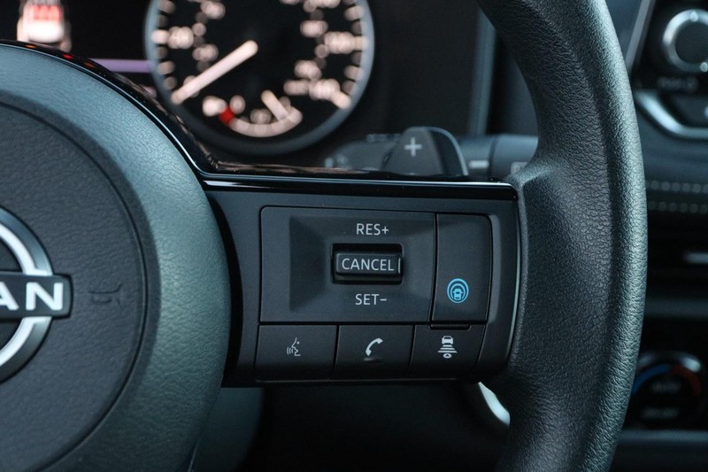 Nissan Rogue Vehicle Full-screen Gallery Image 12