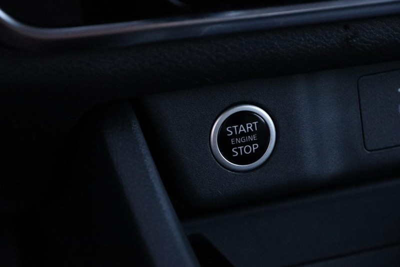 Nissan Rogue Vehicle Full-screen Gallery Image 14