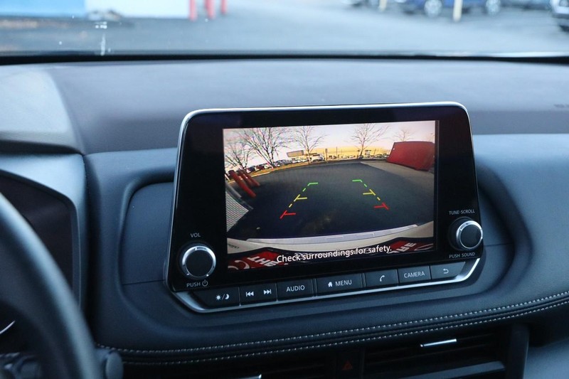 Nissan Rogue Vehicle Full-screen Gallery Image 16