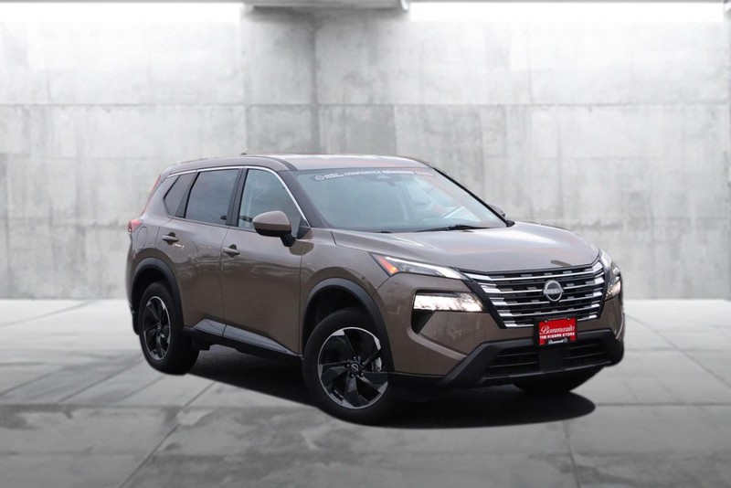 Nissan Rogue Vehicle Full-screen Gallery Image 2