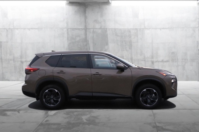 Nissan Rogue Vehicle Full-screen Gallery Image 5