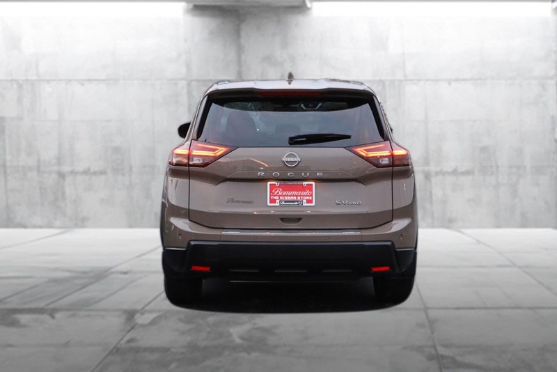 Nissan Rogue Vehicle Full-screen Gallery Image 6