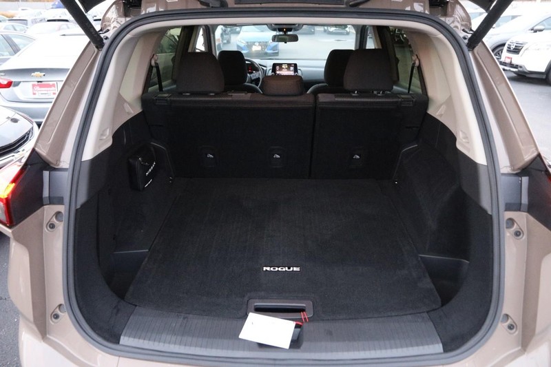 Nissan Rogue Vehicle Full-screen Gallery Image 7