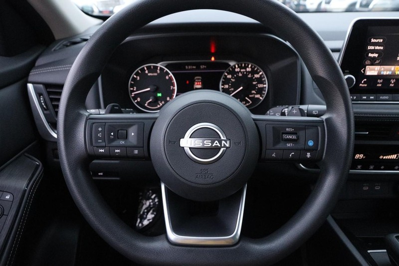 Nissan Rogue Vehicle Full-screen Gallery Image 11