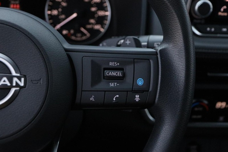 Nissan Rogue Vehicle Full-screen Gallery Image 13