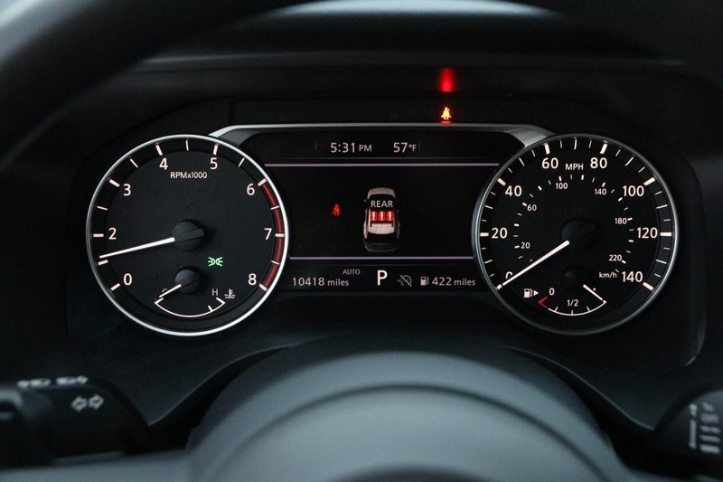 Nissan Rogue Vehicle Full-screen Gallery Image 14