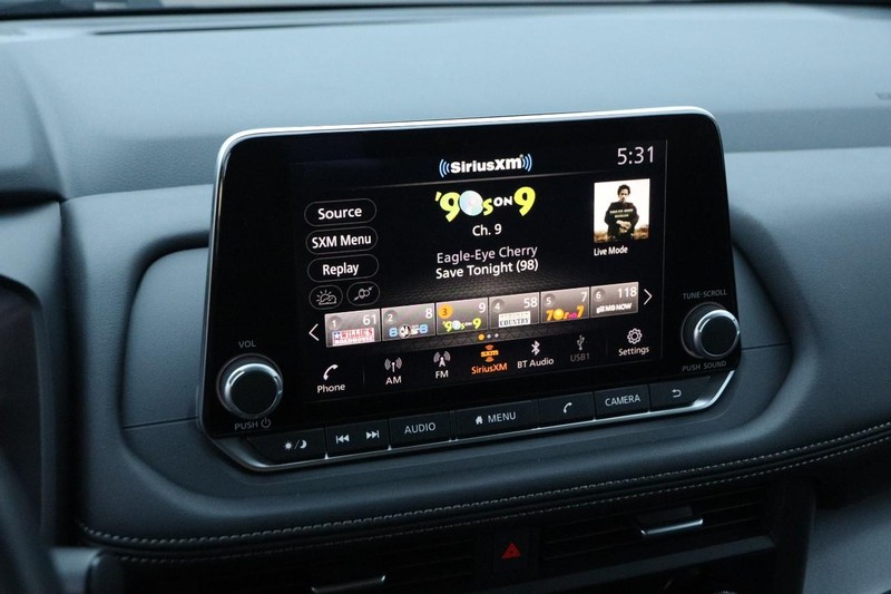 Nissan Rogue Vehicle Full-screen Gallery Image 15