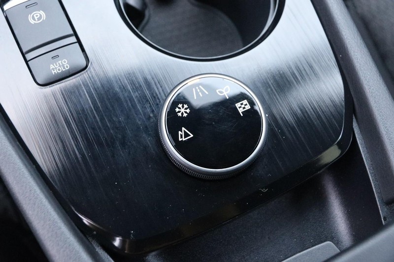 Nissan Rogue Vehicle Full-screen Gallery Image 18