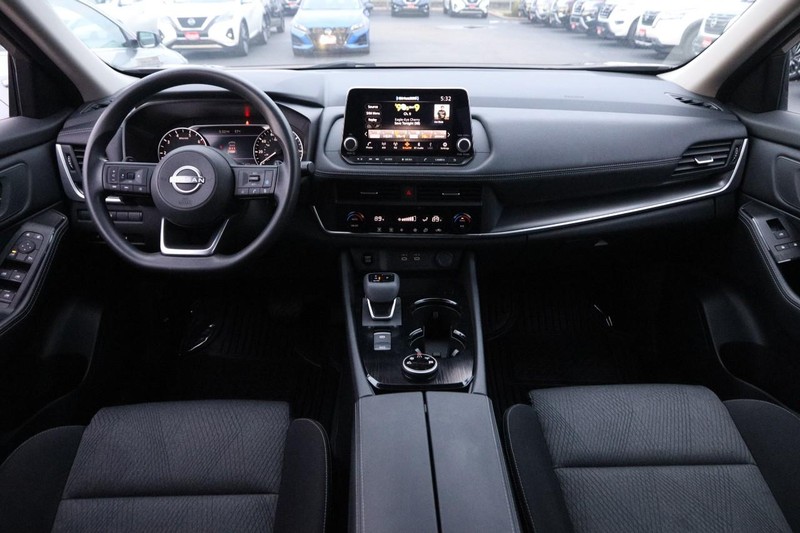 Nissan Rogue Vehicle Full-screen Gallery Image 20