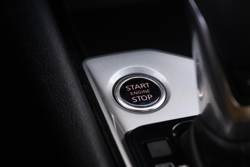 Nissan Altima Vehicle Full-screen Gallery Image 14