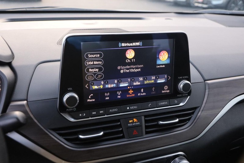 Nissan Altima Vehicle Full-screen Gallery Image 15