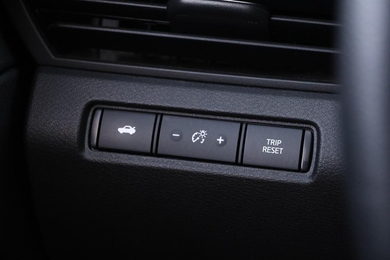 Nissan Altima Vehicle Full-screen Gallery Image 18