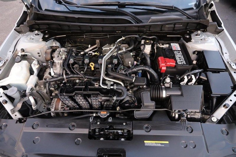 Nissan Altima Vehicle Full-screen Gallery Image 25