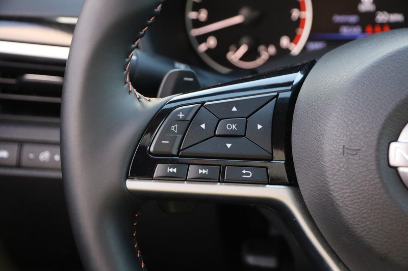 Nissan Altima Vehicle Full-screen Gallery Image 12