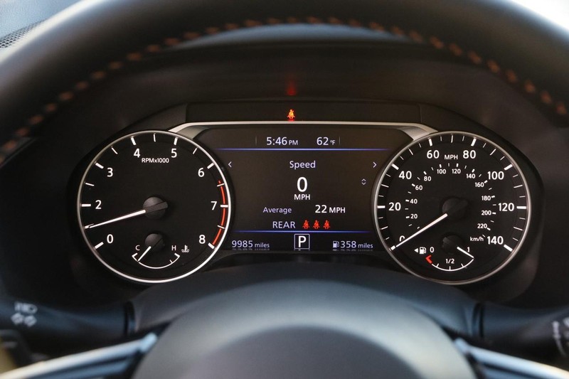 Nissan Altima Vehicle Full-screen Gallery Image 14