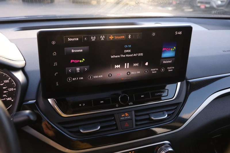 Nissan Altima Vehicle Full-screen Gallery Image 16