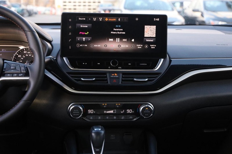 Nissan Altima Vehicle Full-screen Gallery Image 22