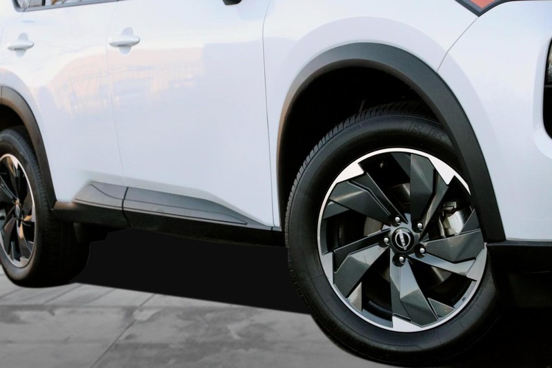 Nissan Rogue Vehicle Image 03