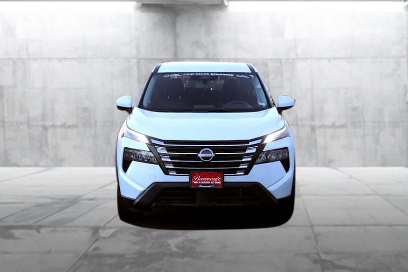 Nissan Rogue Vehicle Image 04