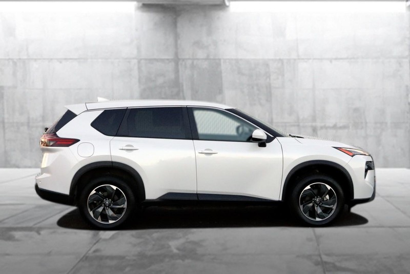Nissan Rogue Vehicle Image 05