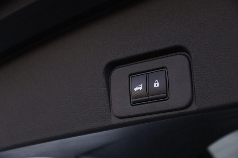 Nissan Rogue Vehicle Image 08