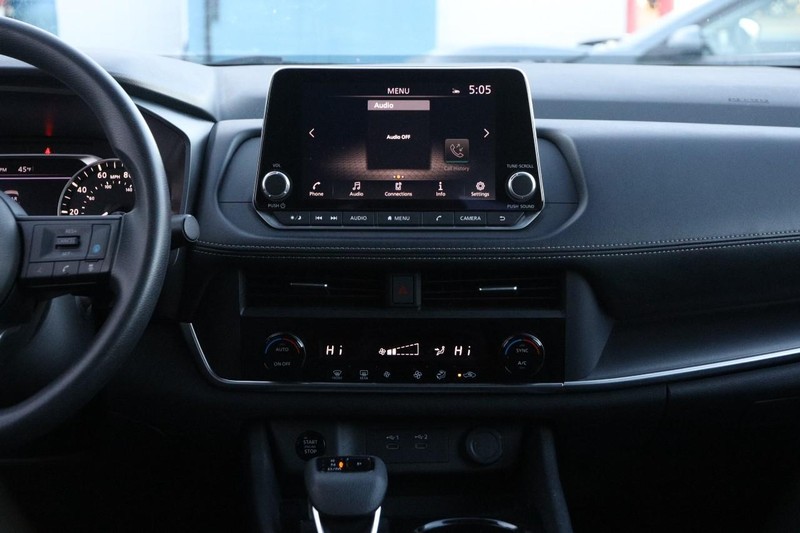 Nissan Rogue Vehicle Image 09