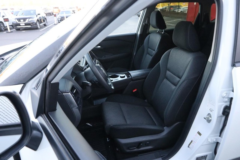 Nissan Rogue Vehicle Image 10