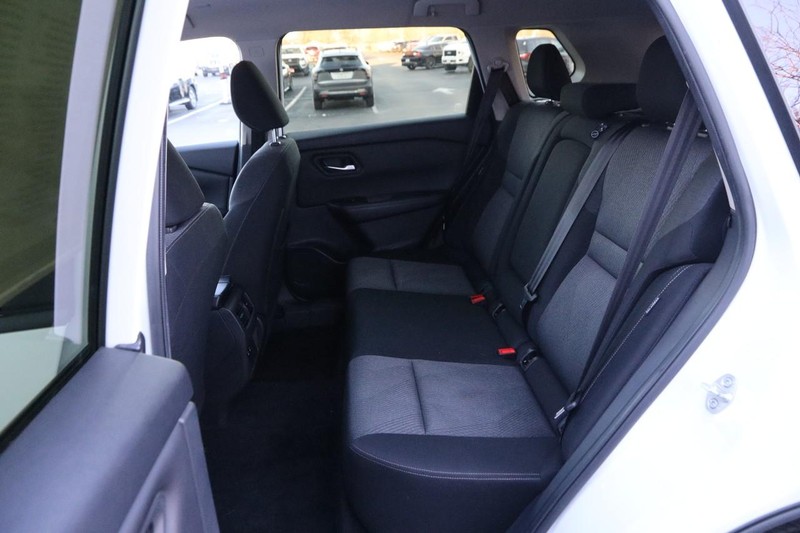 Nissan Rogue Vehicle Image 11