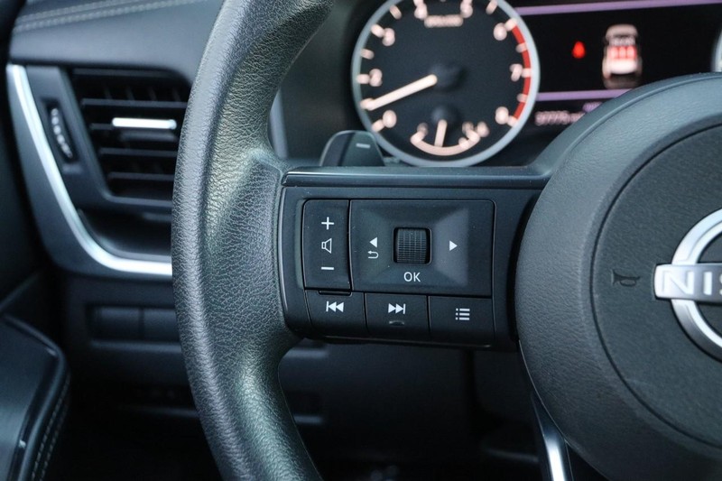 Nissan Rogue Vehicle Image 13