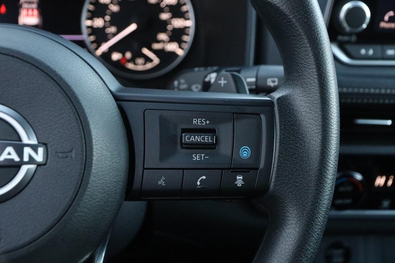 Nissan Rogue Vehicle Image 14