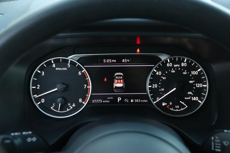 Nissan Rogue Vehicle Image 15